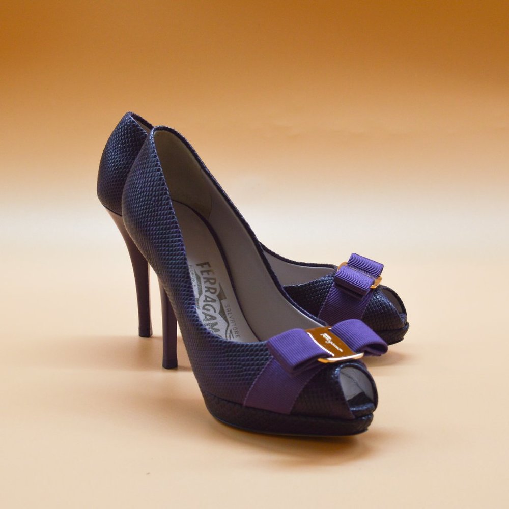 Salvatore Ferragamo Gilia Peep Toe 100 Acm Size 5B